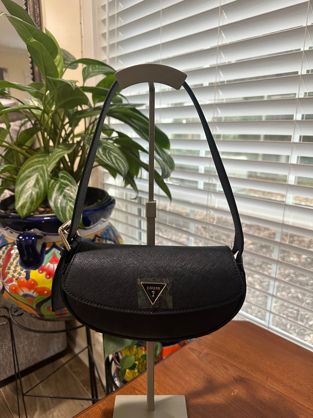 BLACK GUESS HANDBAG