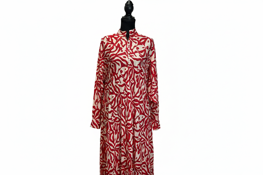 Vestido rojo fondo blanco